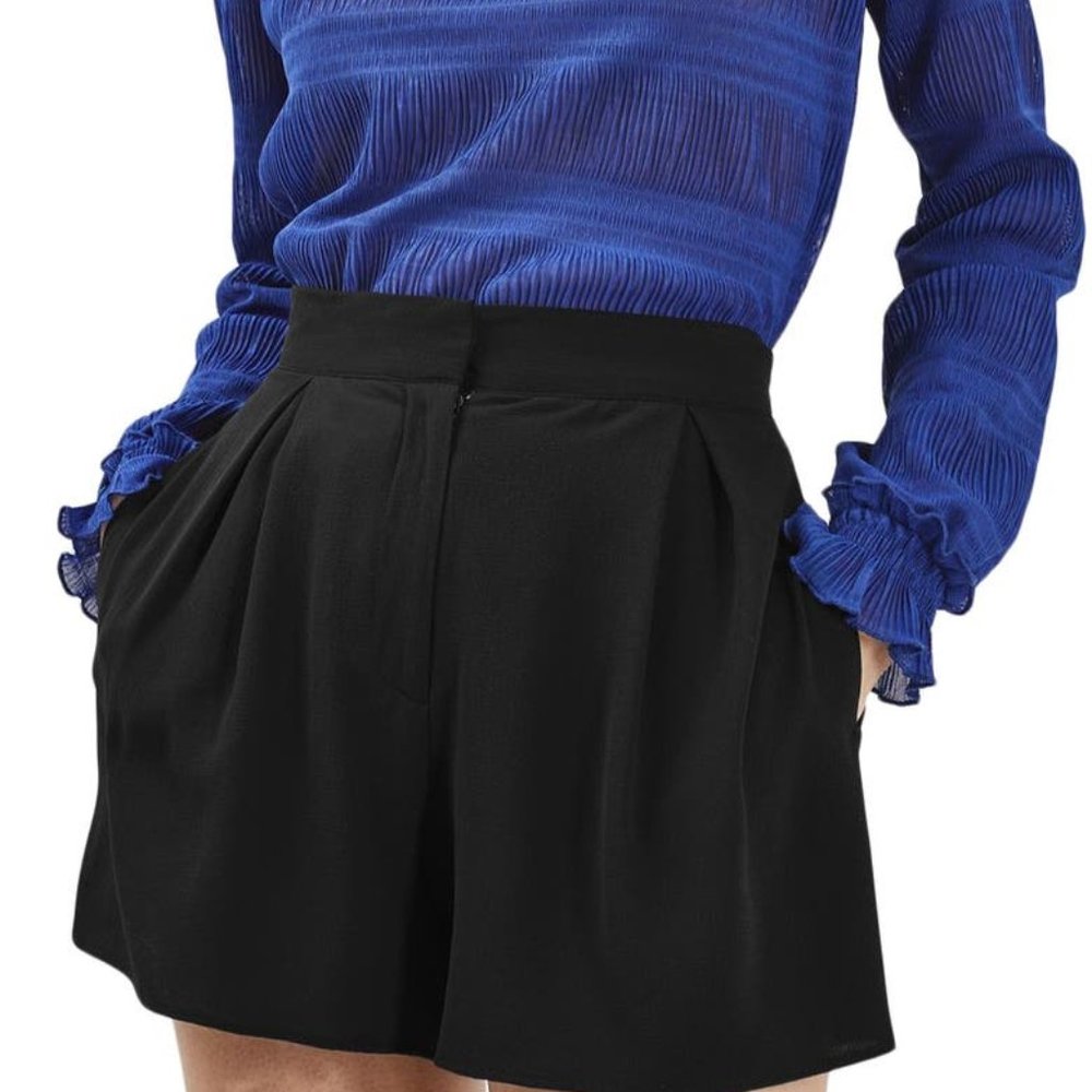TOPSHOP Flippy pleated shorts